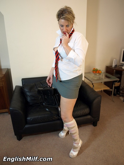 Amateur british mature wife in stockings