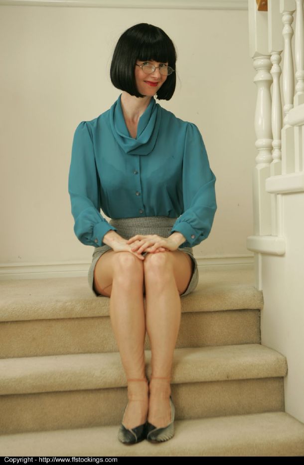 Mature legs in retro nylons