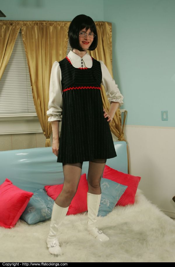 Mature in ff nylons