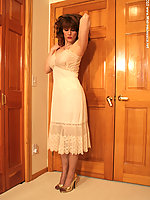 Sexy milf secretary in vintage nylons and heels