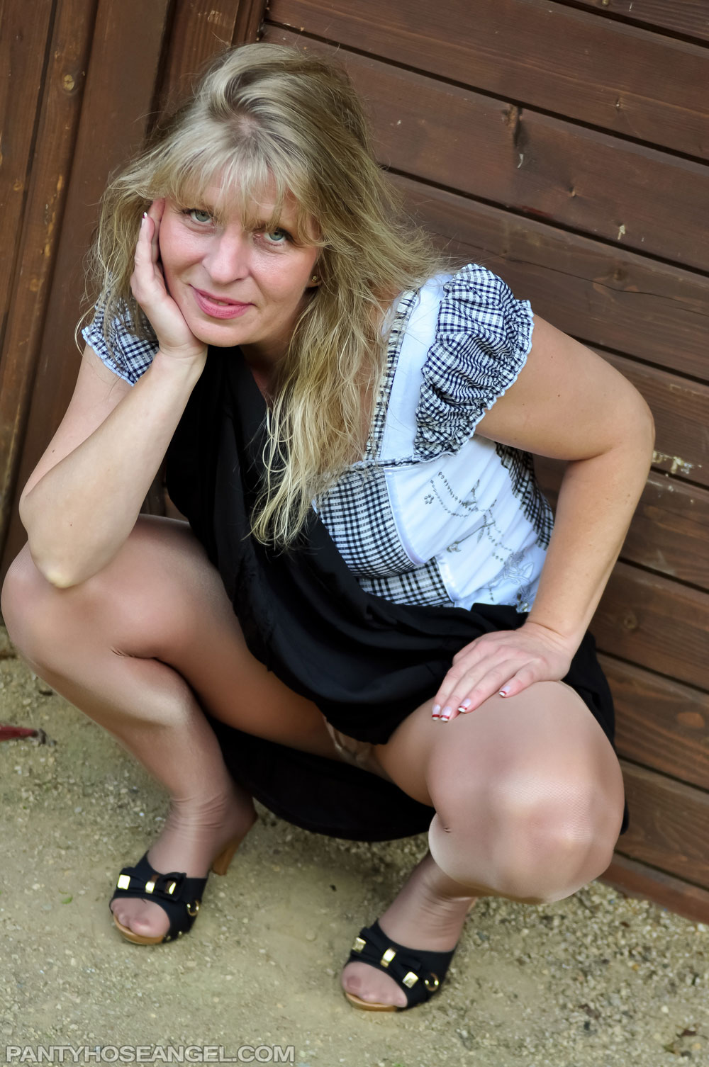 German gorgeous moms in pantyhose and high heels